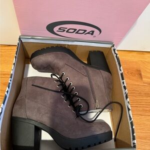Soda Women's Lace Up or Zip Up Grey Suede Boots 8.5